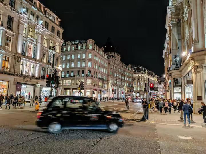 Off Oxford Circus! Large Unique Artist'S Family And Friends Home London Kültér fotó